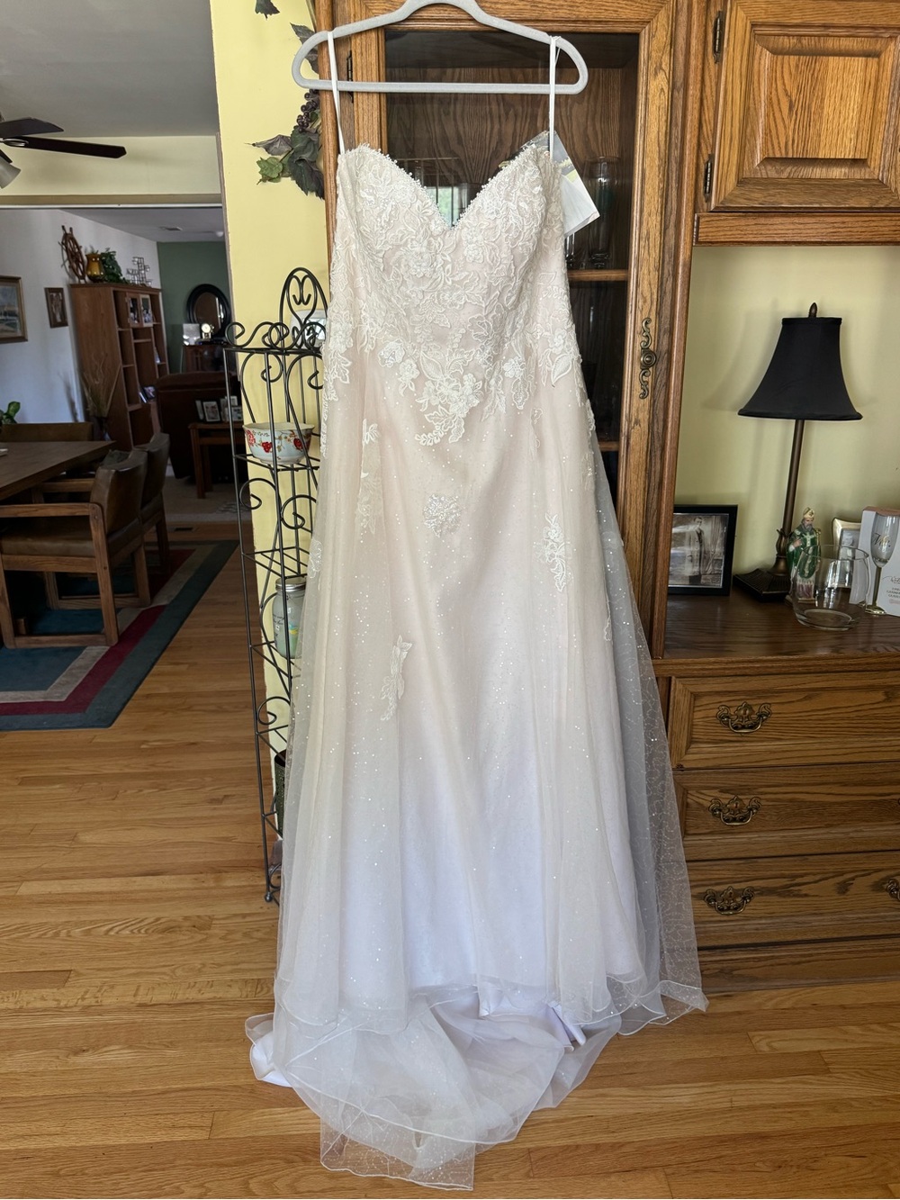 Unaltered brand new wedding dress